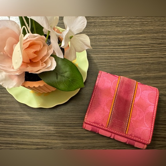 Pre loved. Coach Signature Collection Bi-Fold Compact Wallet pink - Picture 12 of 16